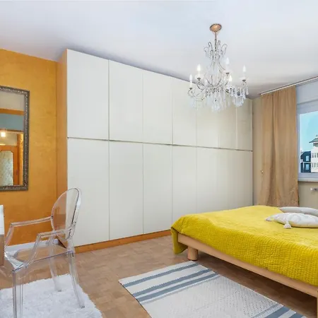 Guesthost - Lucilla - Con Wifi Nel Cuore Di Appartement Udine